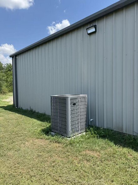 More Photos Of 382 Ranch Trl, Rockwall Warehouse For Sale