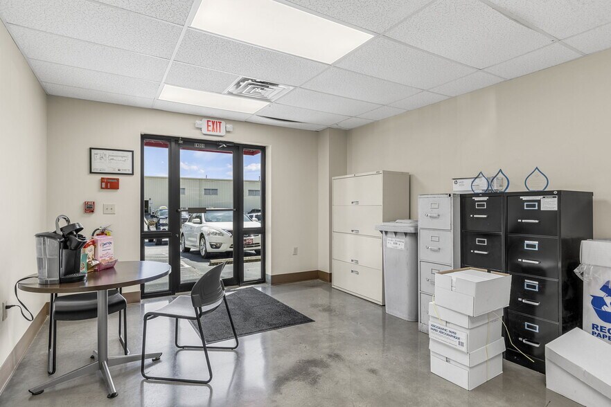 More Photos Of 122 McDougall Ct, Greenville Warehouse For Lease