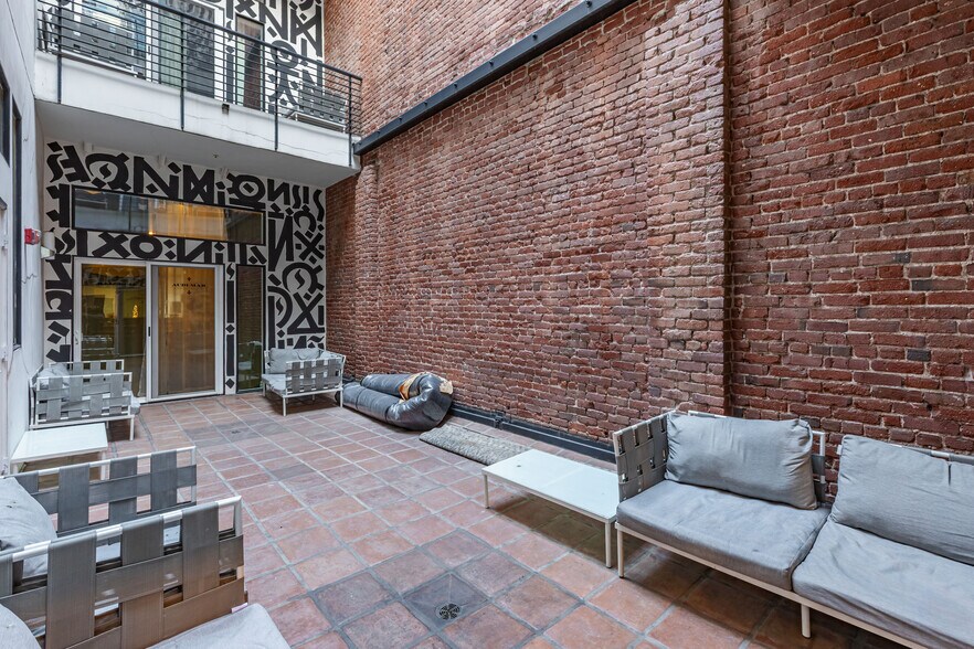 More Photos Of 735 S Broadway, Los Angeles Storefront For Sale