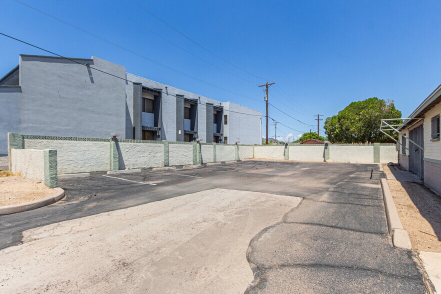 More Photos Of 8545 N Black Canyon Hwy, Phoenix Medical For Sale