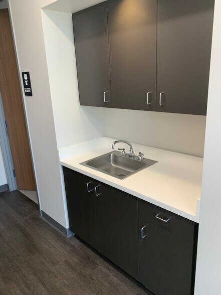 More Photos Of 9220-9268 1/2 Hall Rd, Downey Manufacturing For Lease