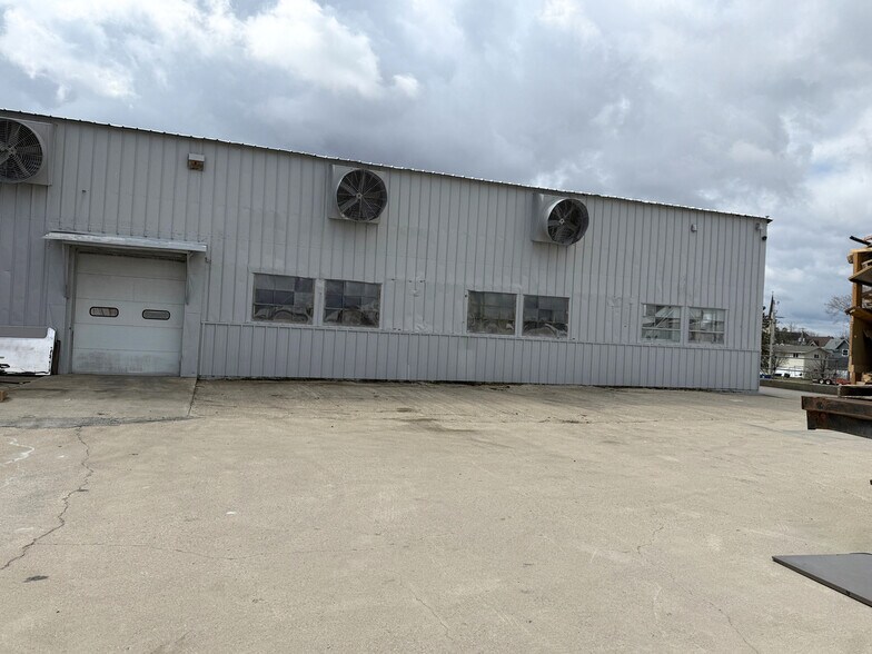 More Photos Of 625 Menomonee St, Theresa Warehouse For Lease