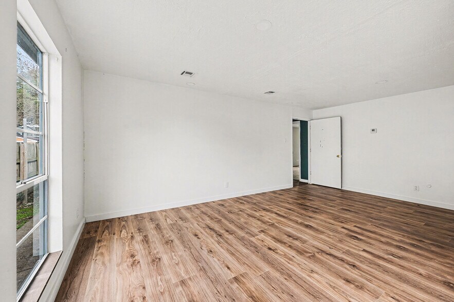 More Photos Of 5711 5th St, Katy Medical For Lease