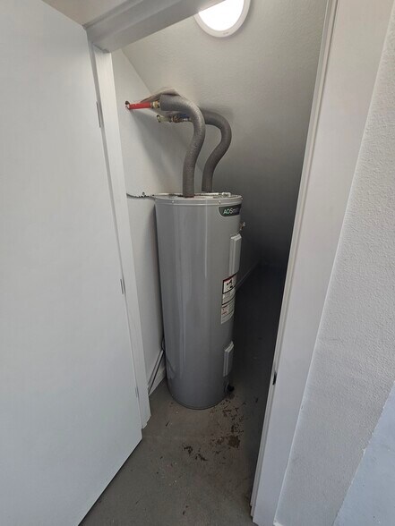 More Photos Of 5833 NE Portland Hwy, Portland Flex For Sale