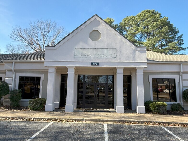 More Photos Of 773 N Parkway, Jackson Medical For Lease