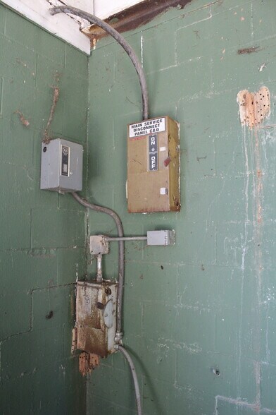 More Photos Of 994 Rhyne Rd, Clover Light Manufacturing For Sale