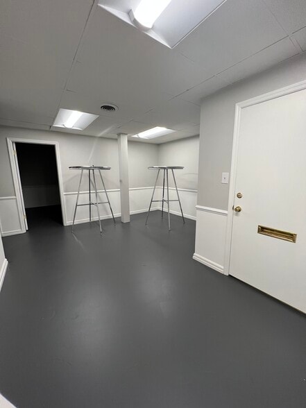 More Photos Of 1810 Broad Ripple Ave, Indianapolis Office For Lease