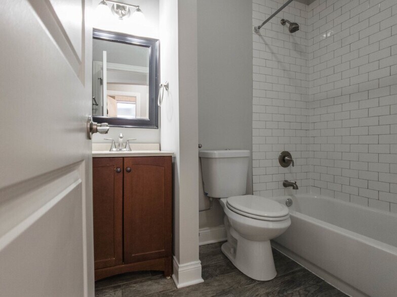 More Photos Of 4401-4403 N Clark St, Chicago Apartments For Lease