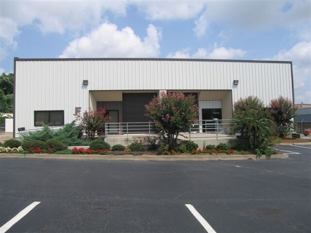 Primary Photo Of 495 Circle 85 St, College Park Warehouse For Lease