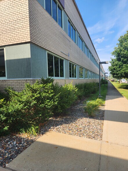More Photos Of 125-175 Jackson Ave N, Hopkins Light Distribution For Lease