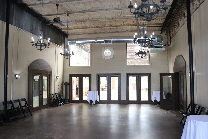 More Photos Of , Comanche General Retail For Sale