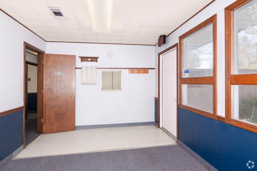 More Photos Of 50 N Center St, East Alton Medical For Sale