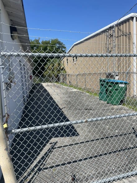 More Photos Of 820 Carswell Ave, Daytona Beach Self Storage For Sale