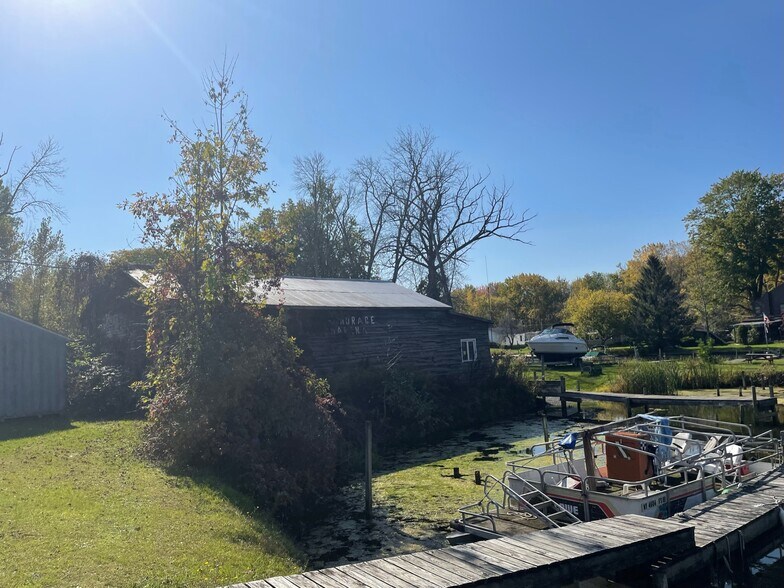 More Photos Of 9503 Hitchcock Point, Bridgeport Marina For Sale