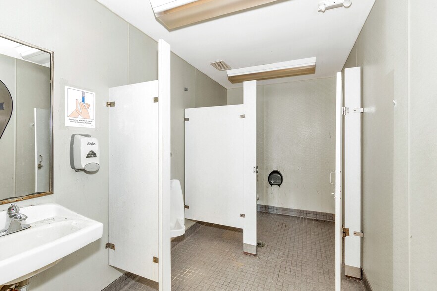 More Photos Of 2300 Wynnton Rd, Columbus Drugstore For Lease