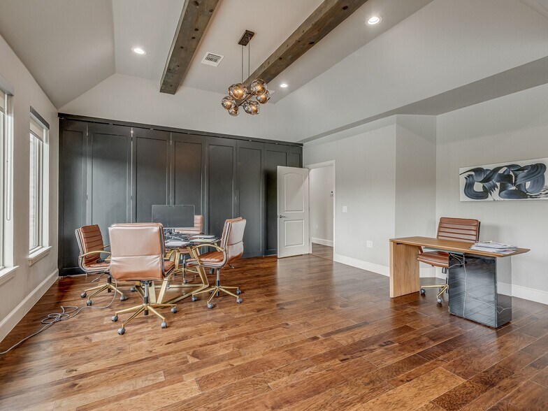 More Photos Of 2232 Bridgeview Blvd, Edmond Office Residential For Lease