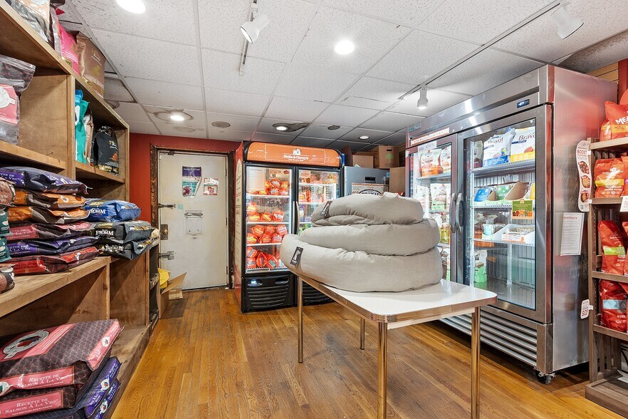 More Photos Of 489 Concord Ave, Cambridge Veterinarian Kennel For Sale