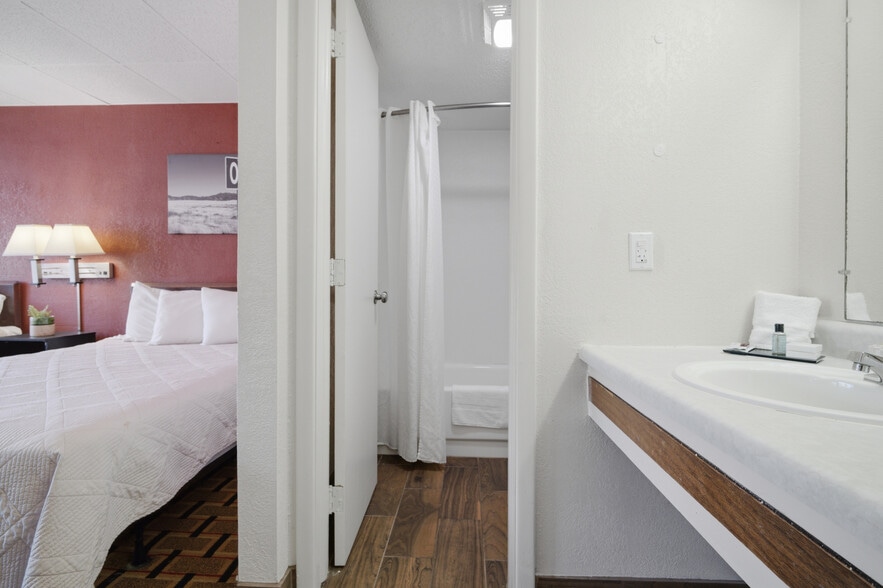 More Photos Of 100 W Wilson St, Valliant Hotel For Sale