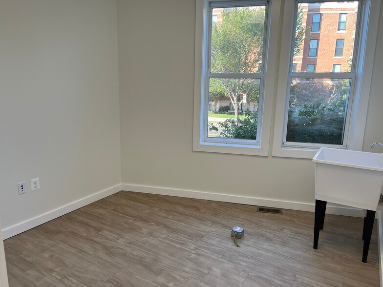 More Photos Of 5 Barney Cir SE, Washington Medical For Lease