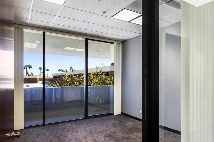 More Photos Of 601 E Tahquitz Canyon Way, Palm Springs Office For Sale