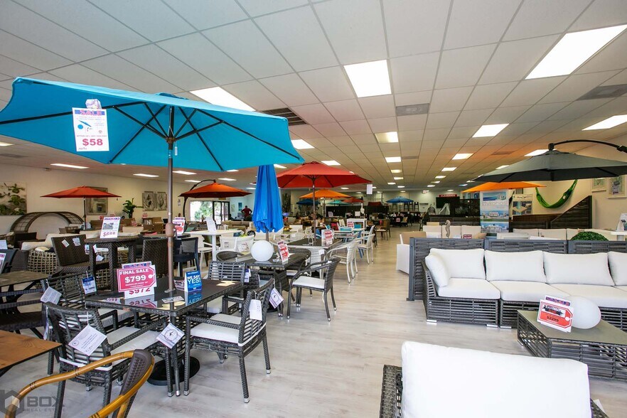 More Photos Of 2050 N University Dr, Sunrise Freestanding For Lease