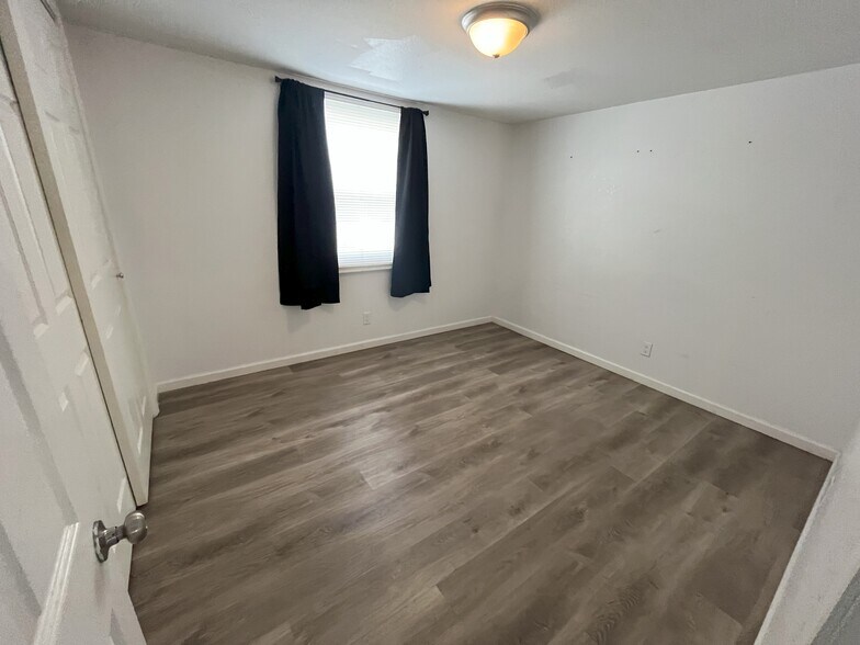 More Photos Of 408 S Mulberry St, Warrensburg Apartments For Sale