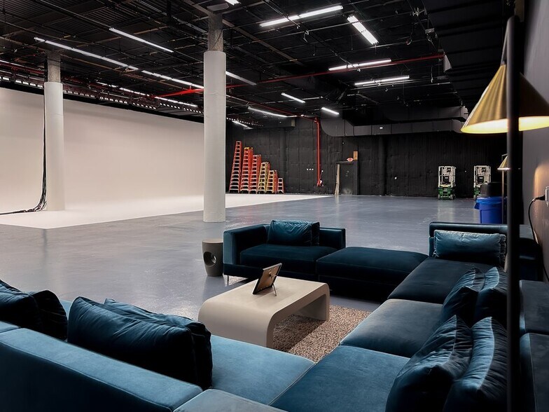 More Photos Of 2-15 Borden Ave, Long Island City Light Manufacturing For Lease