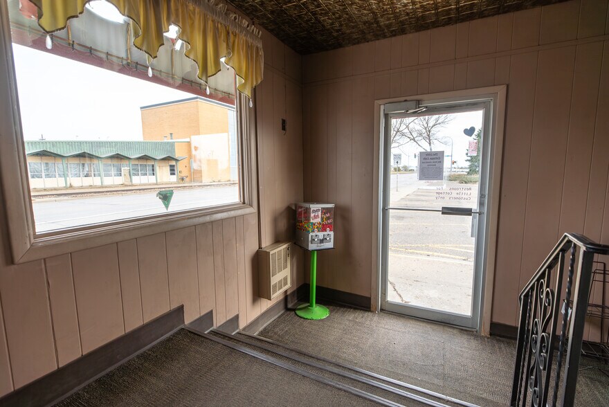 More Photos Of 2513 E Main Ave, Bismarck Restaurant For Sale