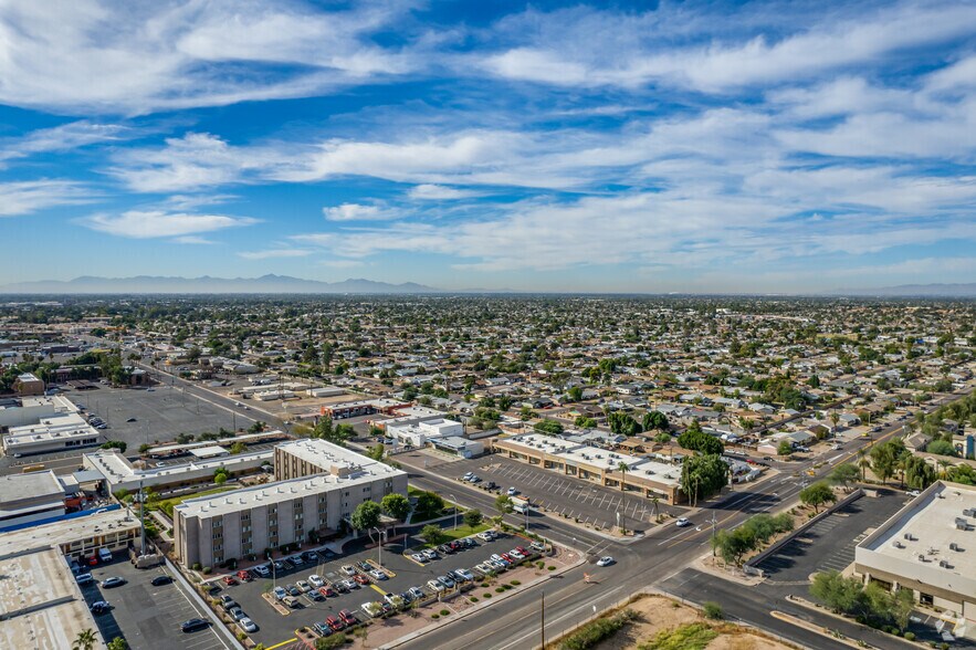 More Photos Of 12814 N 28th Dr, Phoenix General Retail For Lease