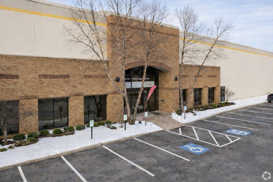 Primary Photo Of 7905 Cochran Rd, Solon Distribution For Lease