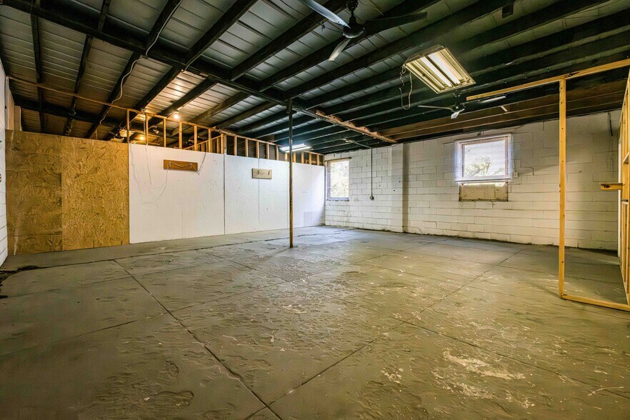 More Photos Of 711 Tattnall st, Savannah Light Distribution For Sale