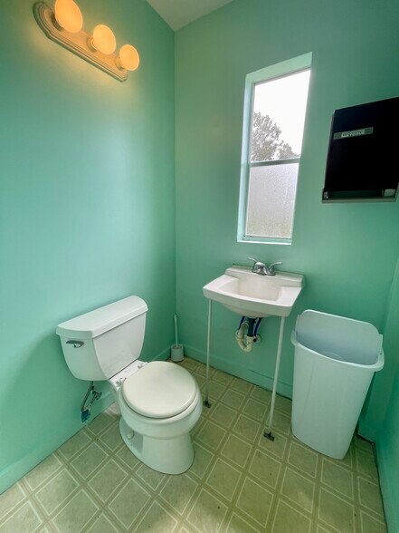 More Photos Of 25202 Island Pines Dr, Waves Restaurant For Sale