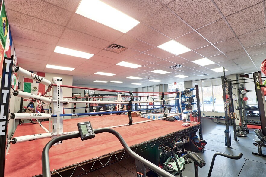 More Photos Of 524 Wolcott Rd, Wolcott Storefront Retail Office For Lease