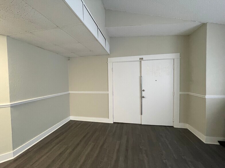 More Photos Of 710 W Colonial Dr, Orlando Office For Lease