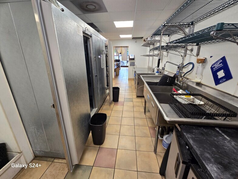More Photos Of 415 Kapahulu Ave, Honolulu Freestanding For Lease