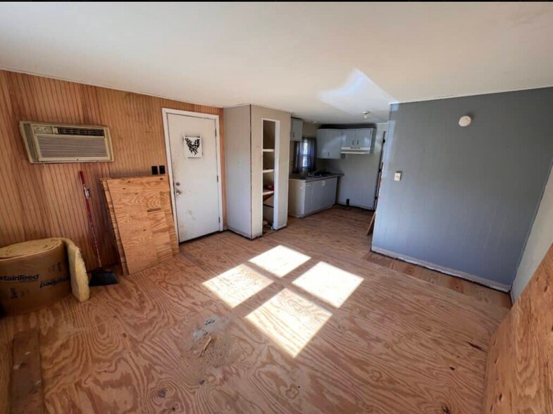 More Photos Of 5 Beverly Ln, Marissa Apartments For Sale