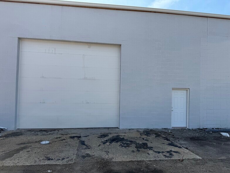 More Photos Of 5700 Walnut St, Richmond Warehouse For Sale