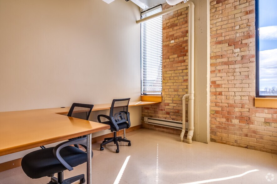 More Photos Of 118 S Adams St, Green Bay Coworking Space