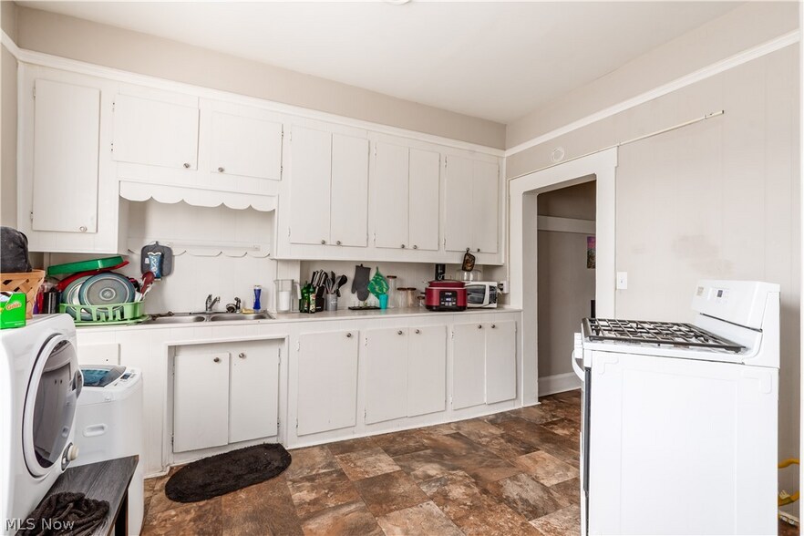 More Photos Of 320 Woodlawn Ave, Zanesville Apartments For Sale