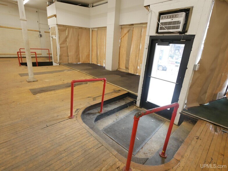 More Photos Of 121 Quincy St, Hancock Storefront Retail Residential For Sale