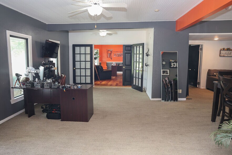 More Photos Of 502 Staitti St, Humble Office Residential For Sale
