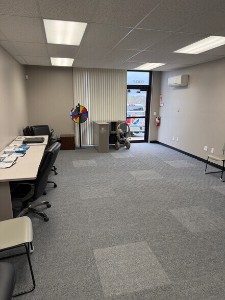 More Photos Of 6603 Royal St, Liberty Service For Lease