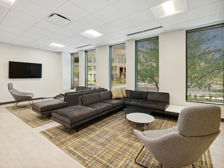 More Photos Of 100 N Field Dr, Lake Forest Unknown For Lease