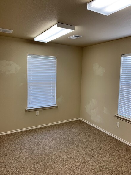 More Photos Of 1310 Weatherford Hwy, Granbury Light Distribution For Lease