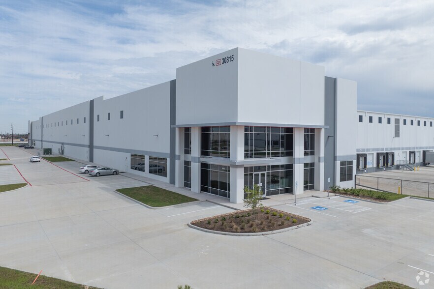 More Photos Of 30815 Kingsland Blvd, Brookshire Warehouse For Lease