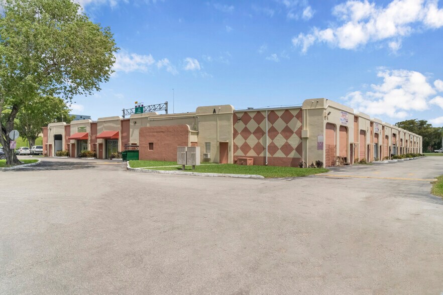 More Photos Of 12027-12068 SW 117th Ct, Miami Warehouse For Lease