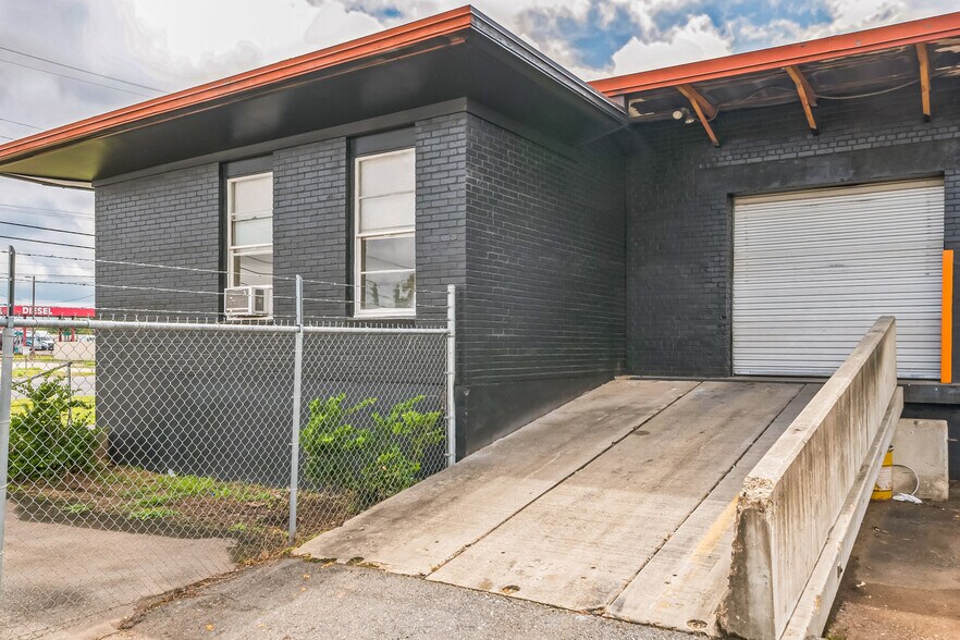 More Photos Of 1333 N Market St, Shreveport Truck Terminal For Lease