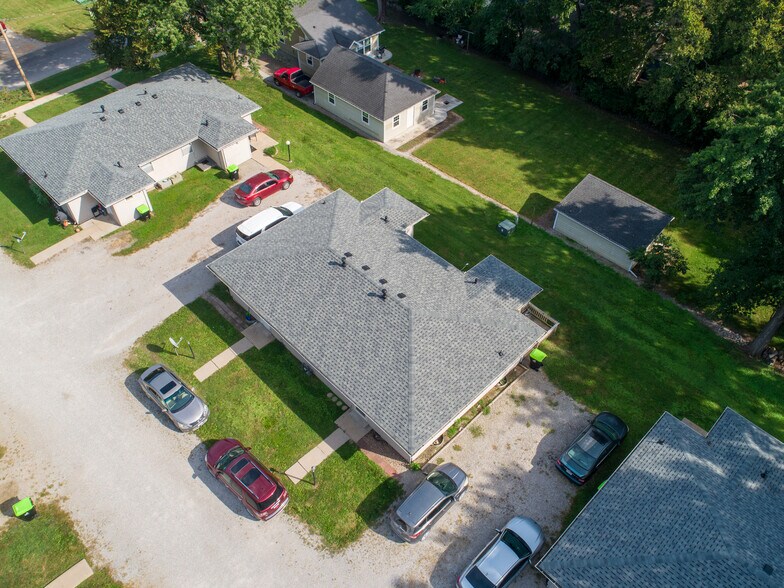 More Photos Of 204 N Walnut St, La Monte Multifamily For Sale