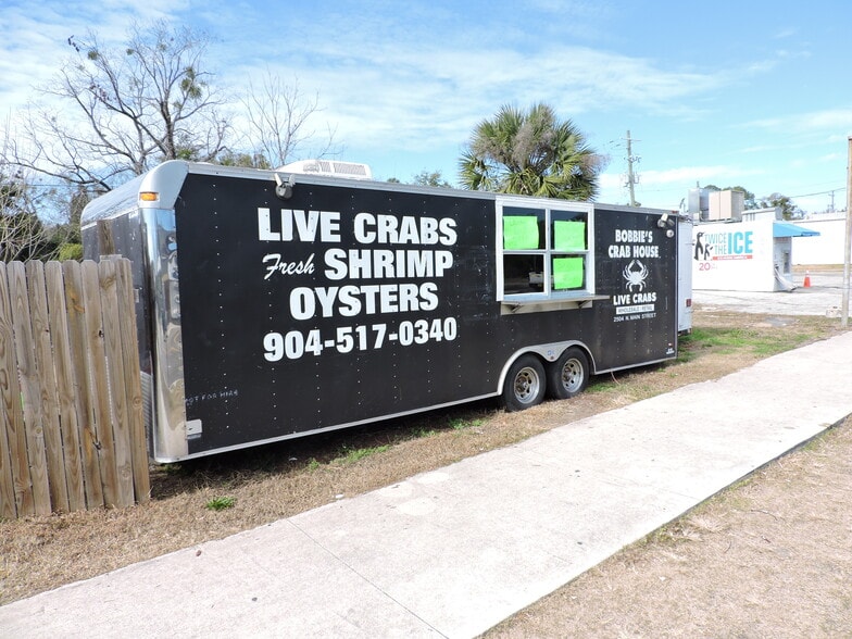 More Photos Of 2504 Main St, Jacksonville Freestanding For Sale