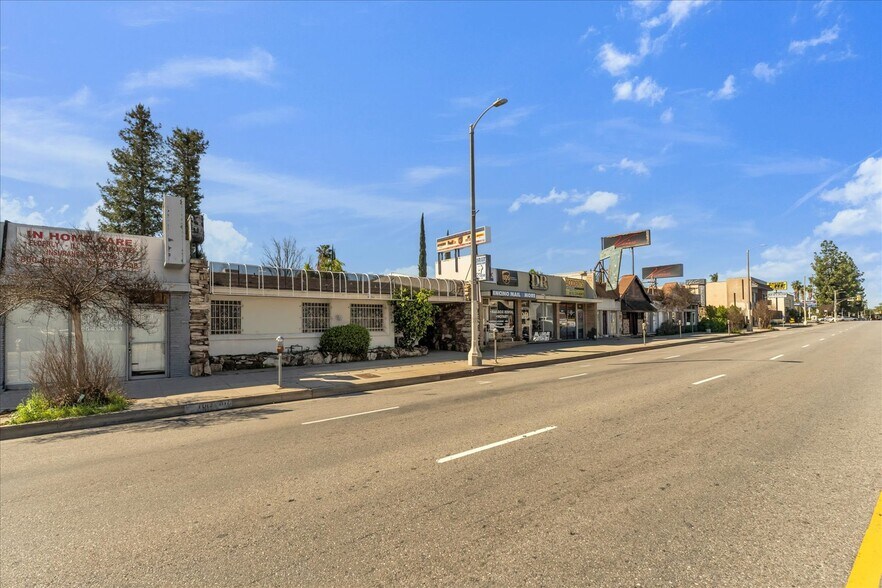 More Photos Of 18032 Ventura Blvd, Encino Medical For Lease
